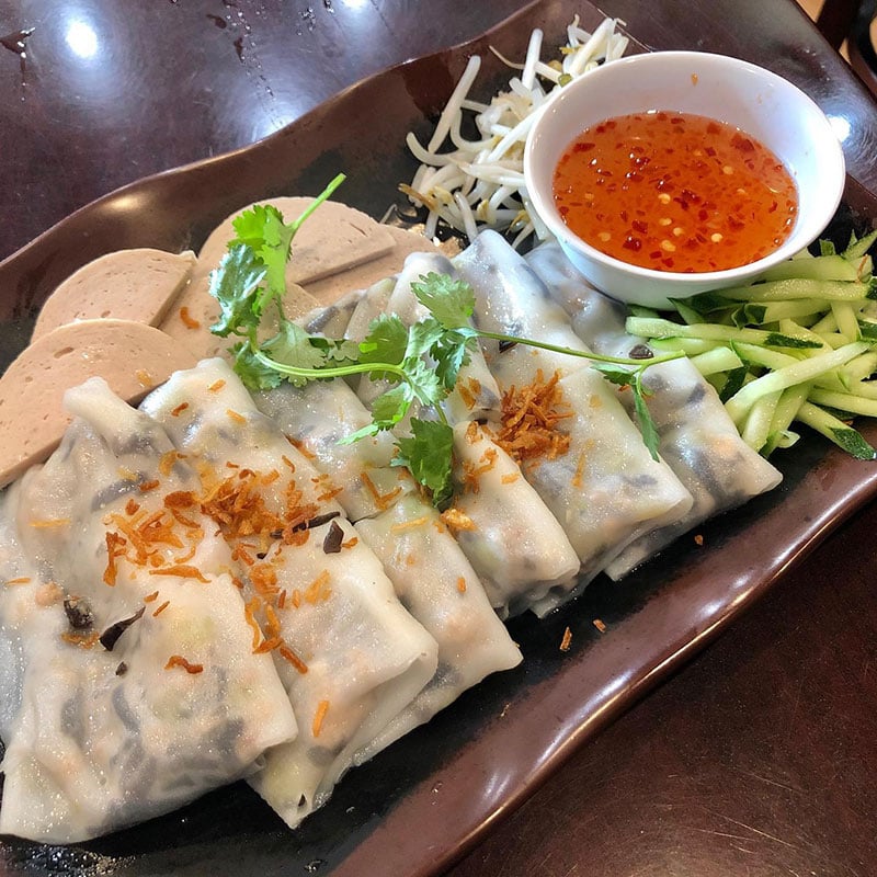 Vietnamese Food: Banh Cuon