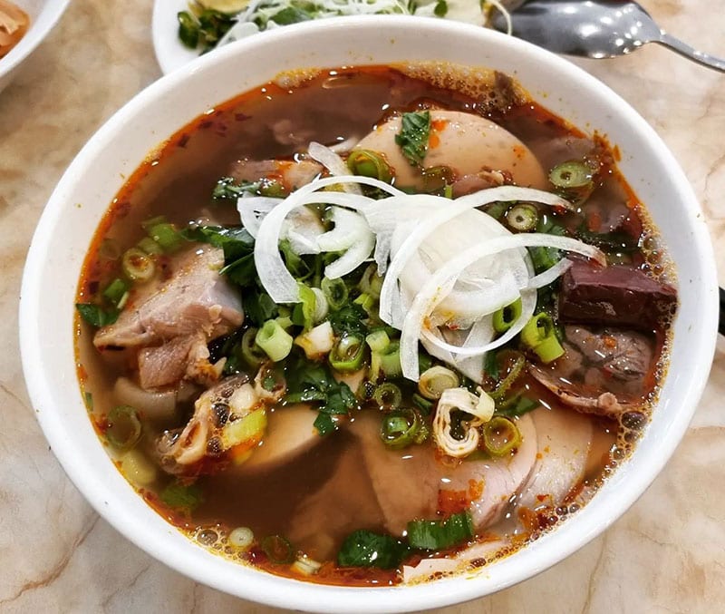 vietnamese food - bun bo hue